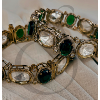 PATLA IN MOZONITE STONE IN ANTIQUE POLISHED.