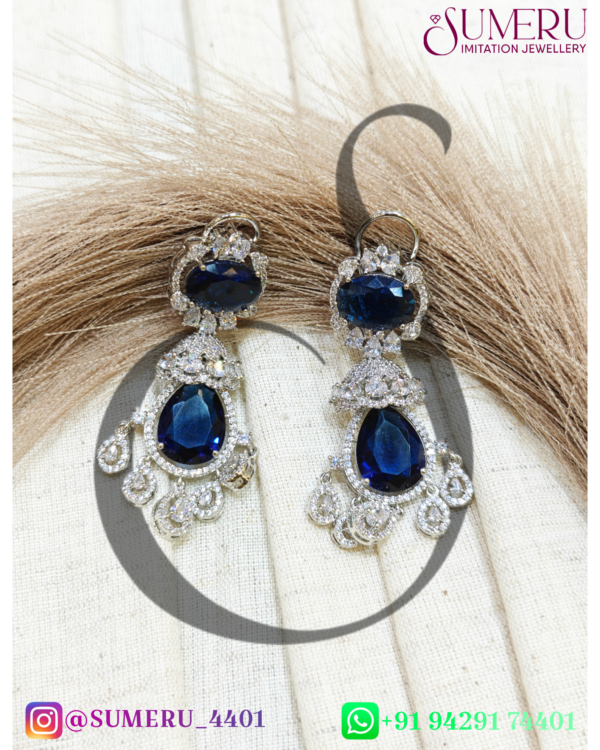A.D. CRYSTEL LONG SET IN SILVER. - Image 2