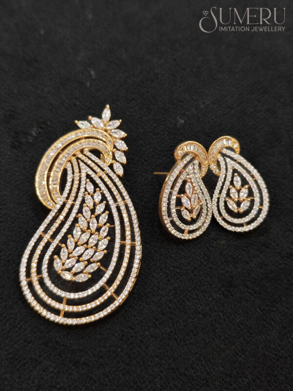 A.D. PENDENT SET WITH ATTRECTIVE DESIGN