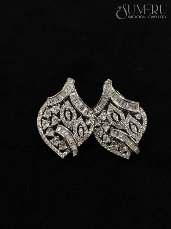 A.D. PENDENT SET WITH ATTRECTIVE DESIGN - Image 2