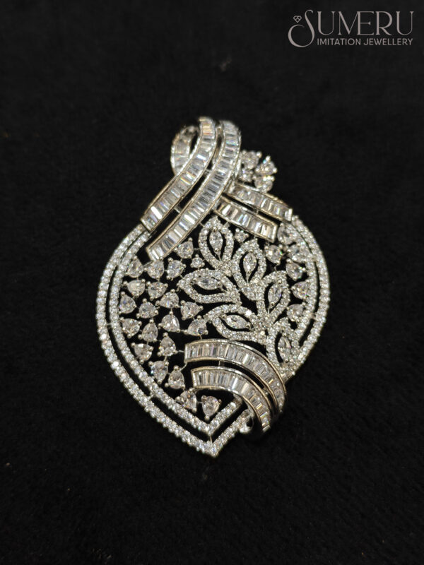 A.D. PENDENT SET WITH ATTRECTIVE DESIGN - Image 3