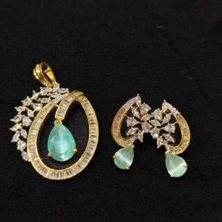 GOLD A.D. PENDENT SET WITH SEE GREEN STONE