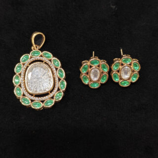 KUNDAN PENDENT SET WITH GREEN STONE