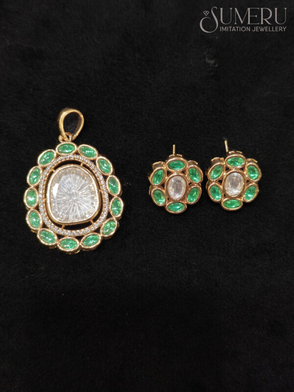 KUNDAN PENDENT SET WITH GREEN STONE