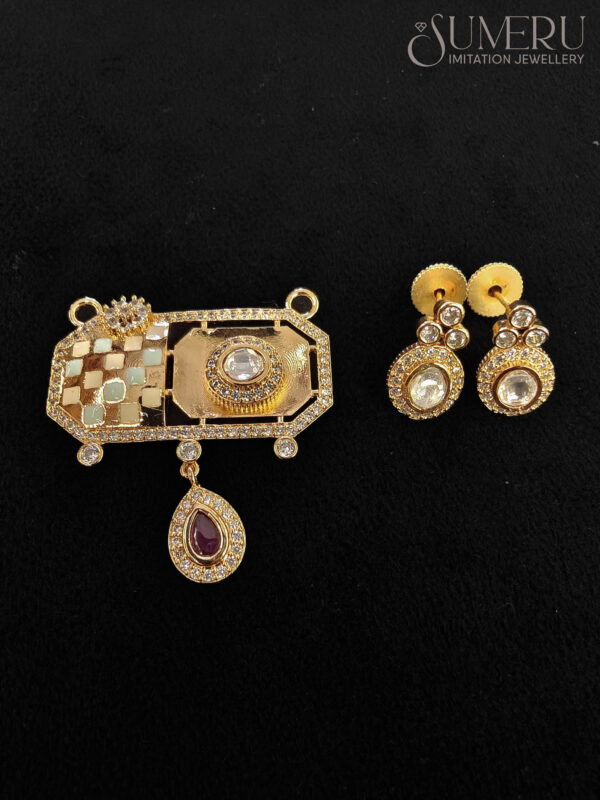 KUNDAN + A.D. PENDENT SET WITH UNIQUE DESIGN