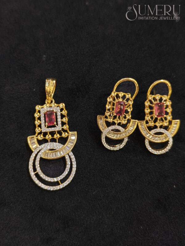 DELICATE PENDENT SET IN SMALL SIZE WITH RUBY STONE