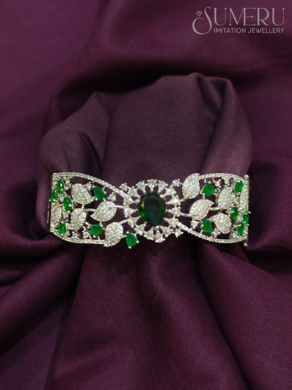 SILVER KADA WITH UNIQUE LEAF DESIGN IN GREEN