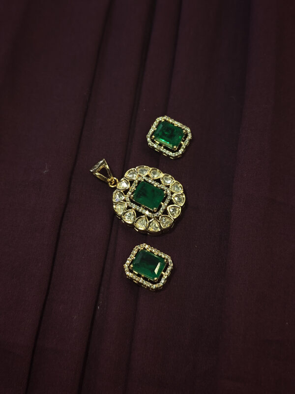 KUNDAN PENDENT SET WITH UNIQUE ATTRACTIVE STONE