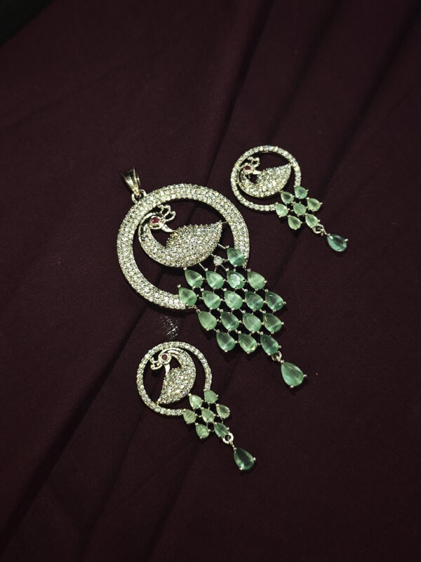 ANTIQUE PEACOCK A.D. PENDENT SET