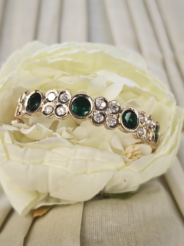 UNIQUE AND ATTRACTIVE GREEN STONE KUNDAN KADA - Image 4