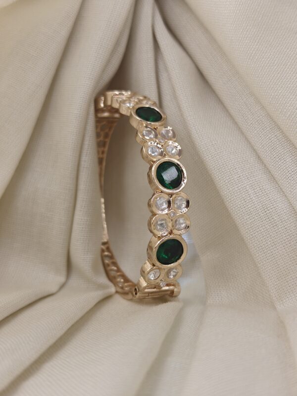UNIQUE AND ATTRACTIVE GREEN STONE KUNDAN KADA