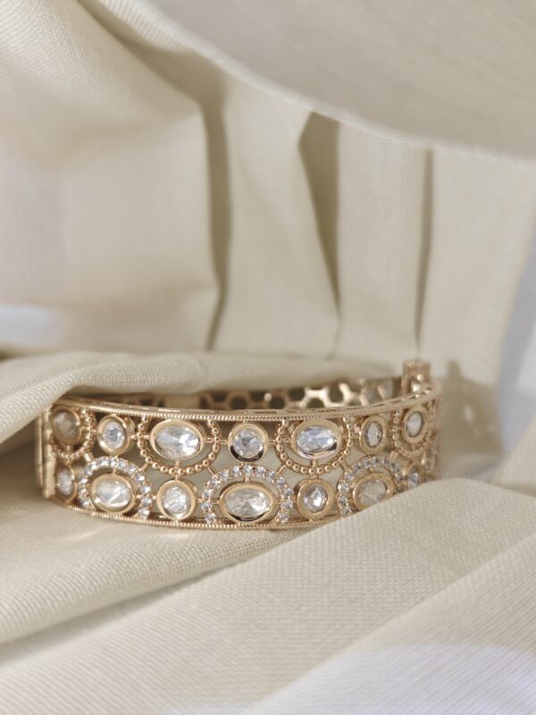 DELICATE AND SIMPLE ATTRACTIVE LOOK KUNDAN KADA - Image 2