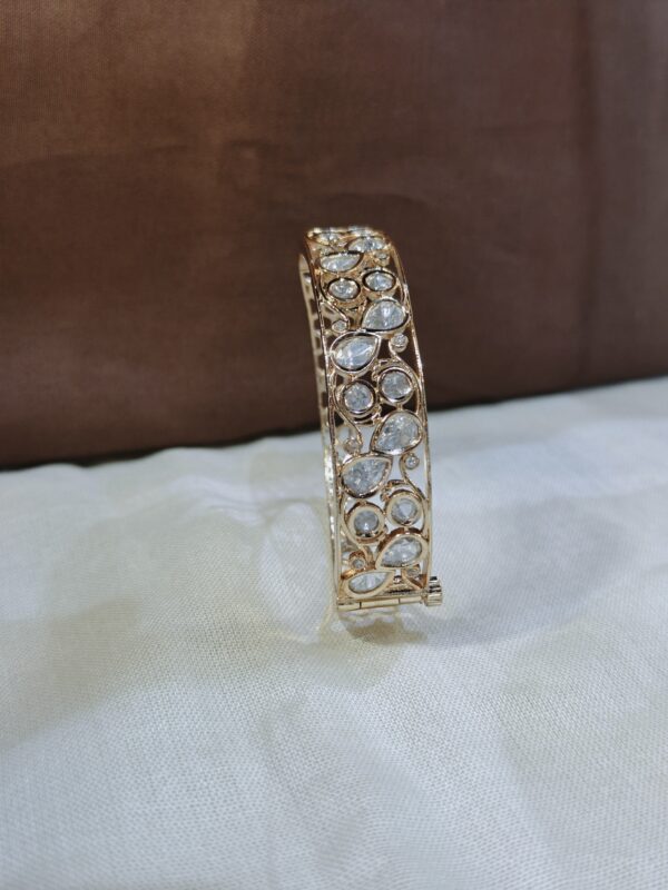 DELICATE AND ATTRACTIVE KUNDAN KADA