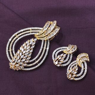 A.D. GOLDEN PENDENT SET IN MANGO DESIGN