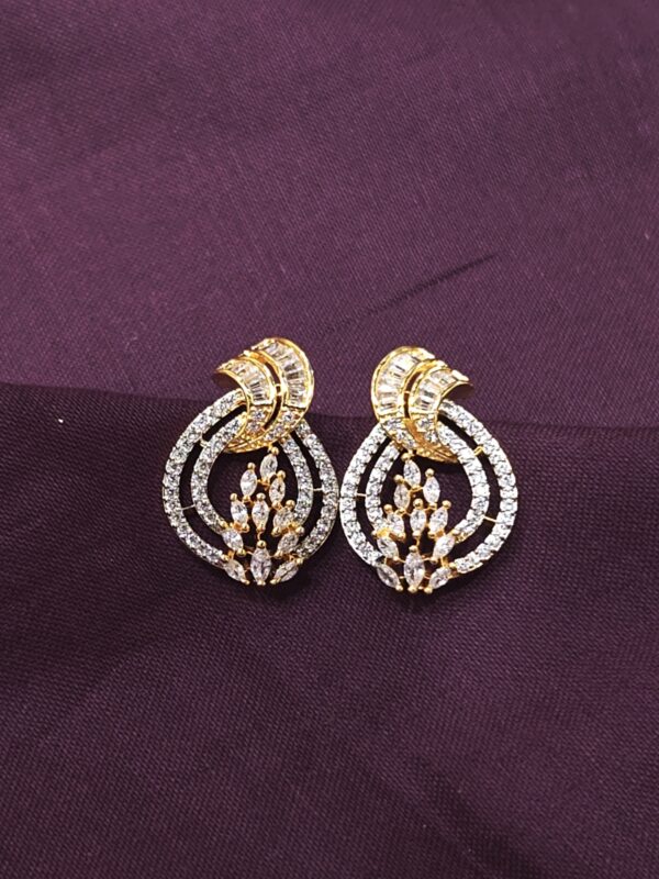 A.D. GOLDEN PENDENT SET IN MANGO DESIGN - Image 2