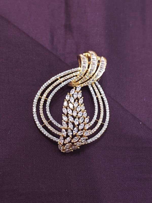 A.D. GOLDEN PENDENT SET IN MANGO DESIGN - Image 3