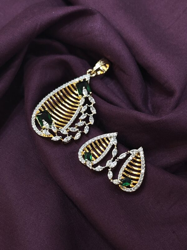 A.D. PENDENT SET WITH GREEN STONE