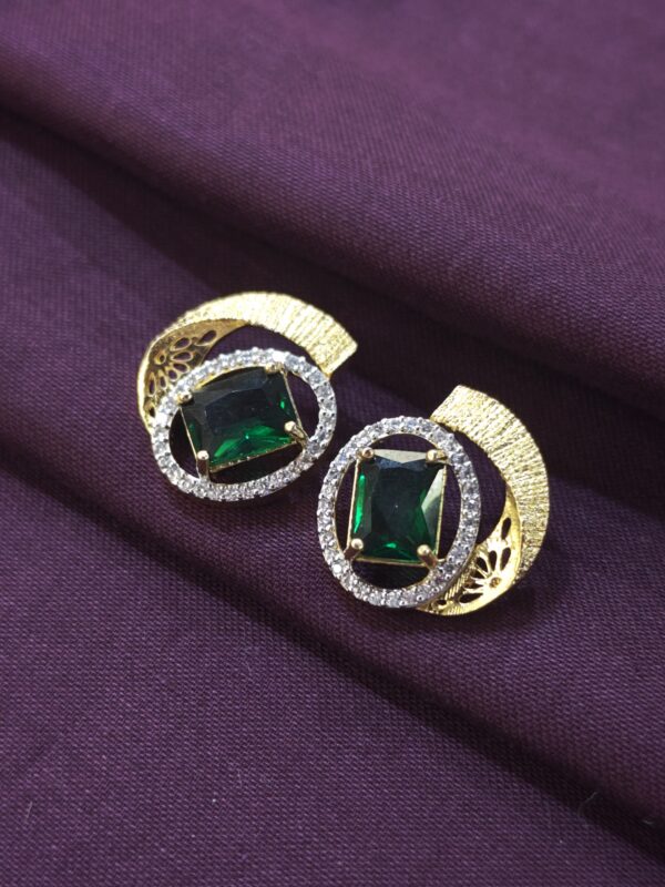 A.D. HIGH GOLD PENDENT SET WITH BOTTEL GREEN STONE - Image 3