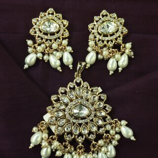 ATTRECTIVE KUNDAN WITH PEARL PENDENT SET