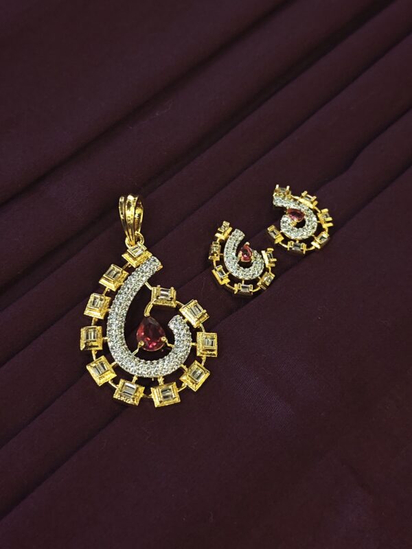 A.D. HIGH GOLD PENDENT SET