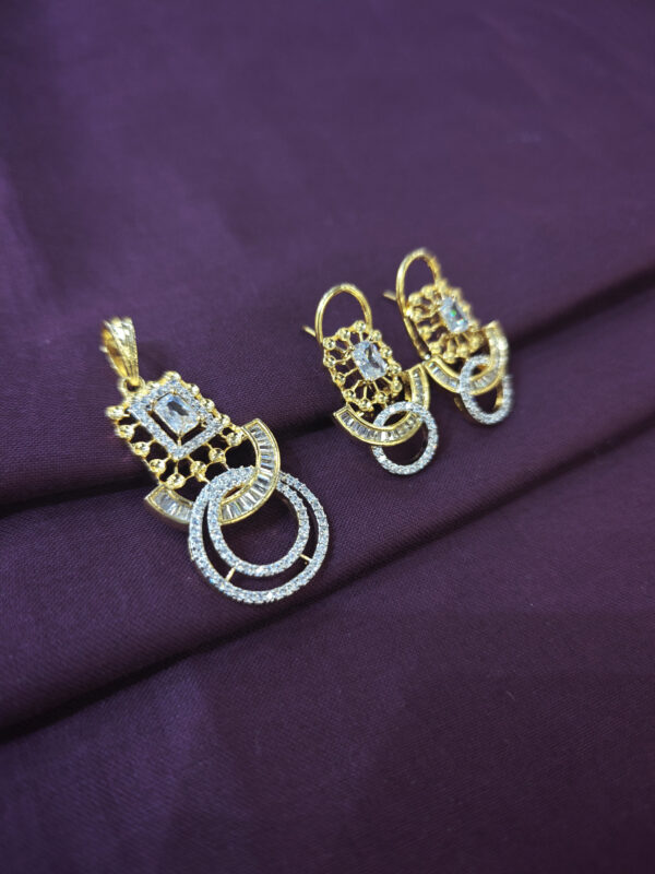 ATTRECTIVE A.D. PENDENT SET