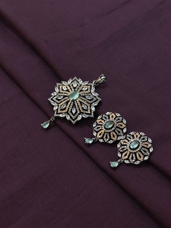 A.D. PENDENT SET IN ANTIQUE POLISED