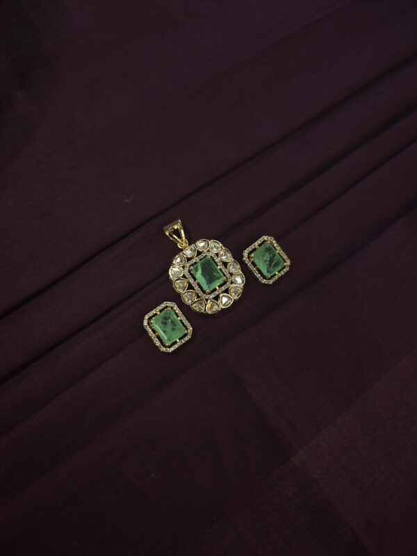 KUNDAN PENDENT SET WITH UNIQUE ATTRACTIVE STONE