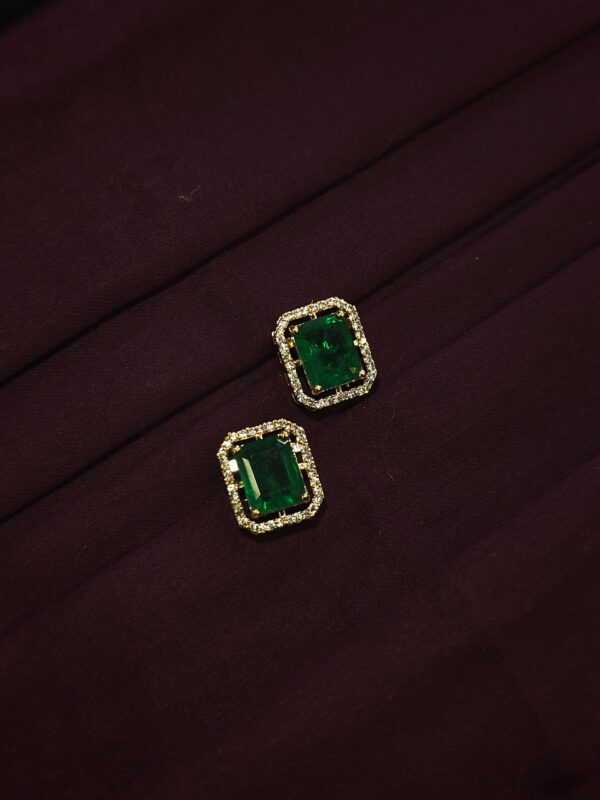 KUNDAN PENDENT SET WITH UNIQUE ATTRACTIVE STONE - Image 3