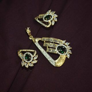 A.D. PENDENT SET IN TRIANGLE DESIGN
